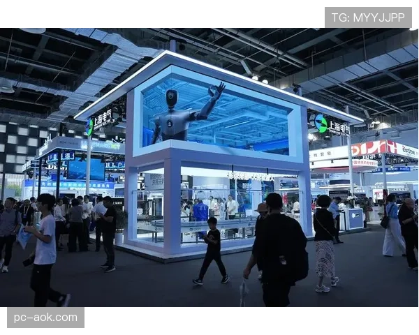 人工智能辅助训练系统亮相塔什干赛场休息区，吸引多国教练体验